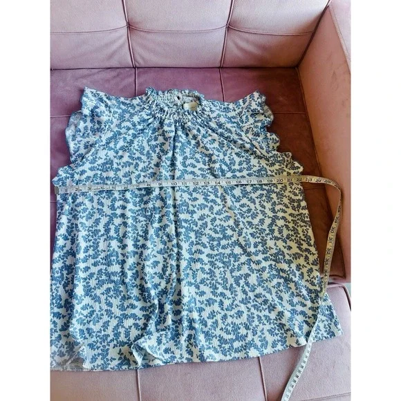 Melloday Short Sleeve Top Size Large Blue Floral  Ruffle Neck - Picture 7 of 11